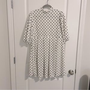 Cute and classic mini dress black & white